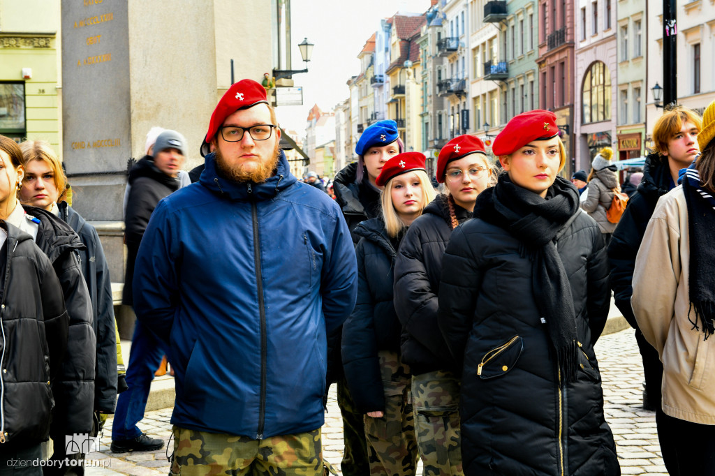 Setki harcerzy na toruńskim rynku