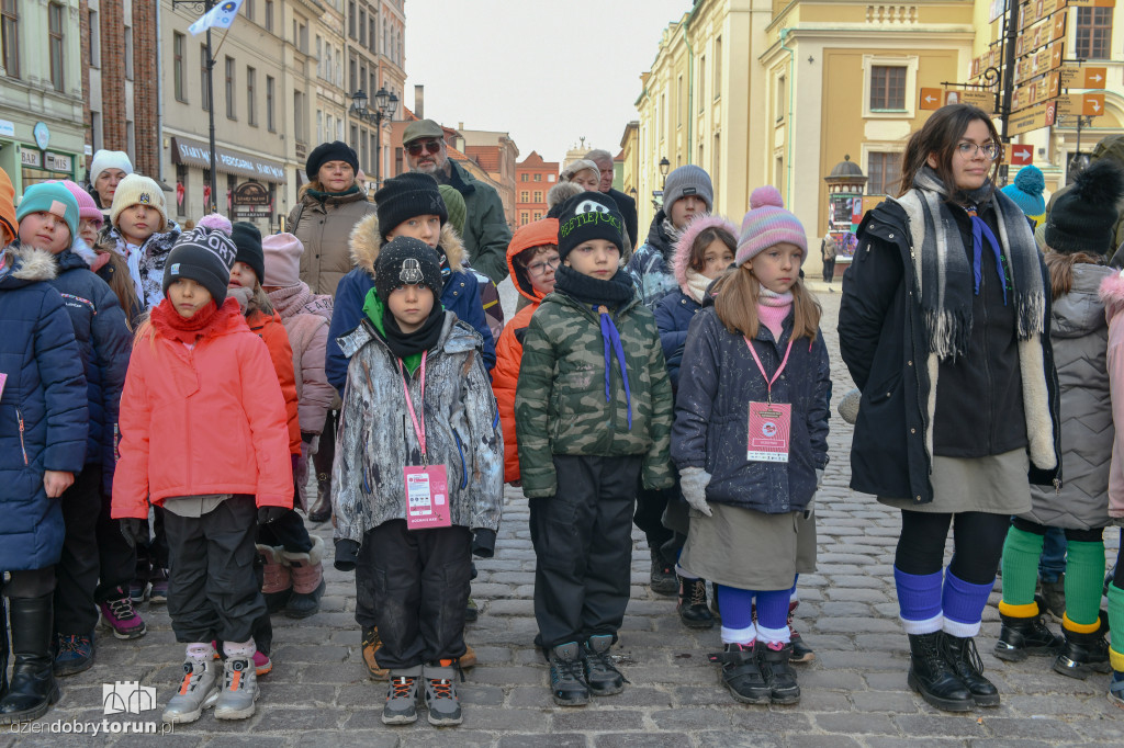 Setki harcerzy na toruńskim rynku