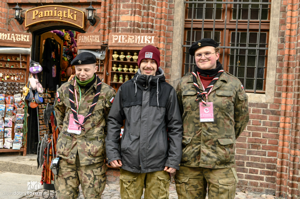 Setki harcerzy na toruńskim rynku