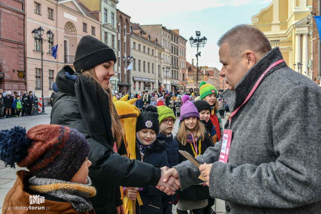 Setki harcerzy na toruńskim rynku