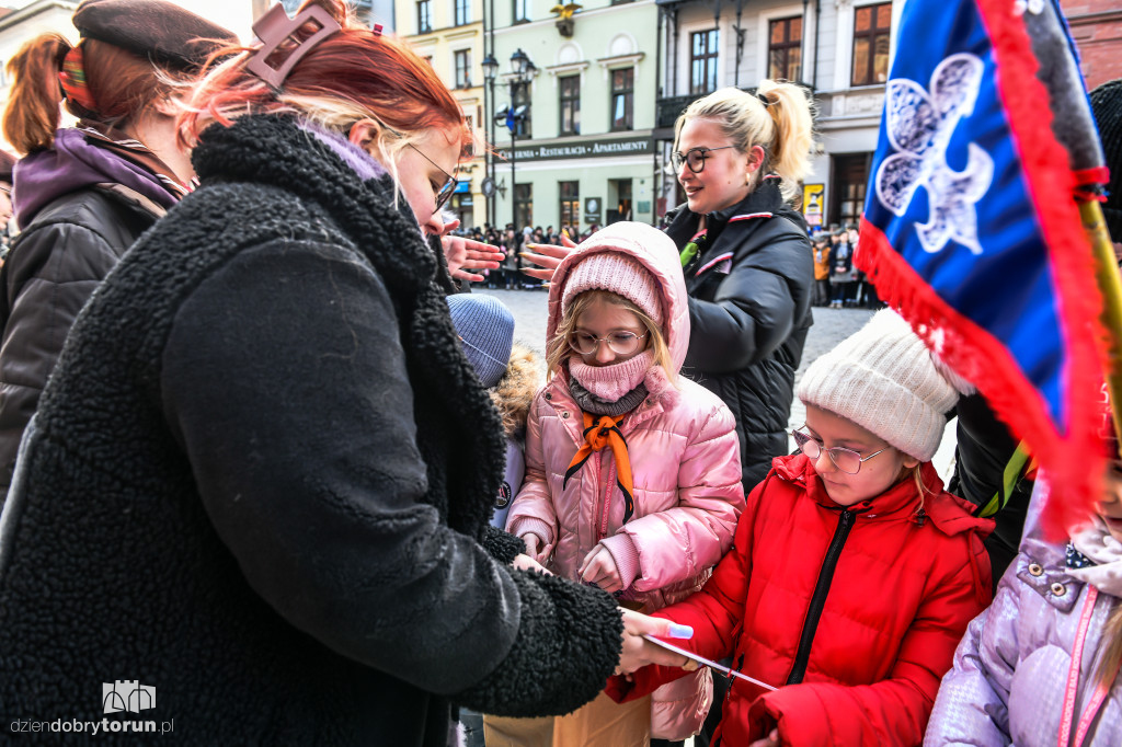 Setki harcerzy na toruńskim rynku