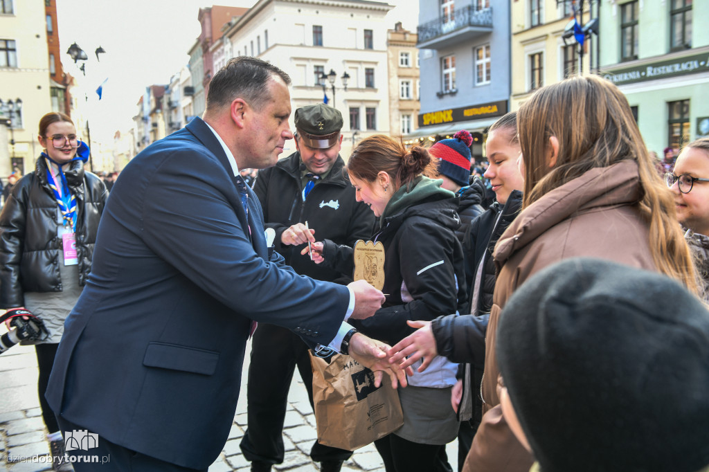 Setki harcerzy na toruńskim rynku