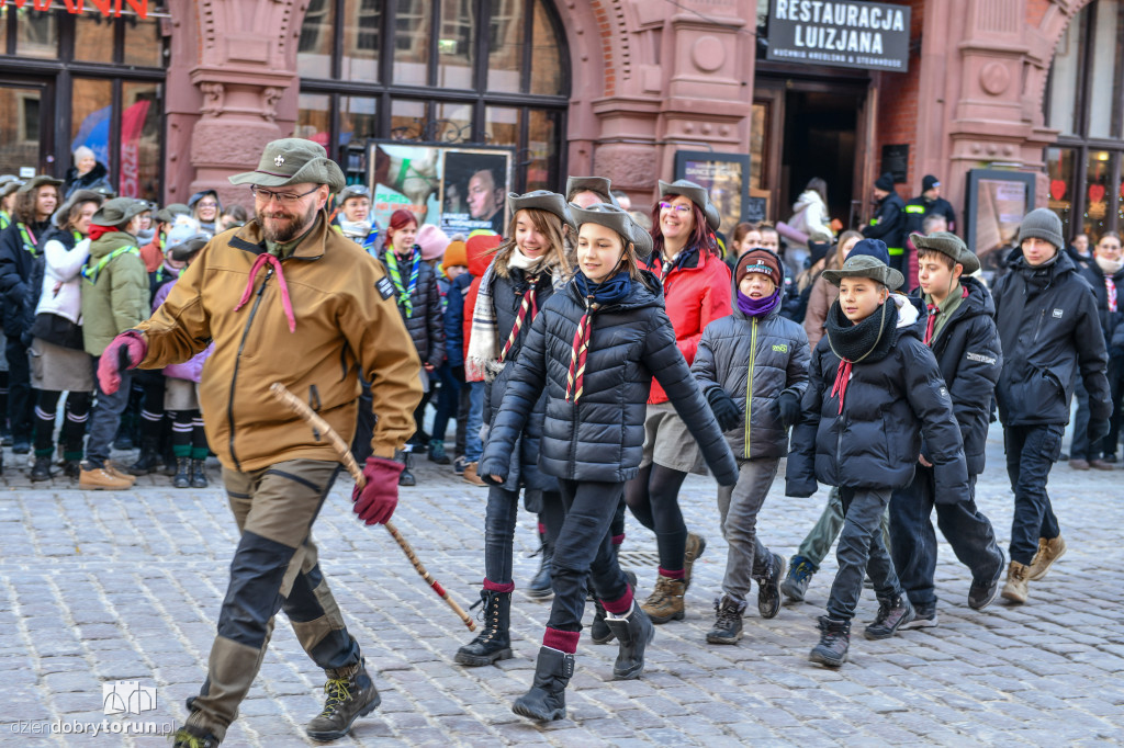 Setki harcerzy na toruńskim rynku