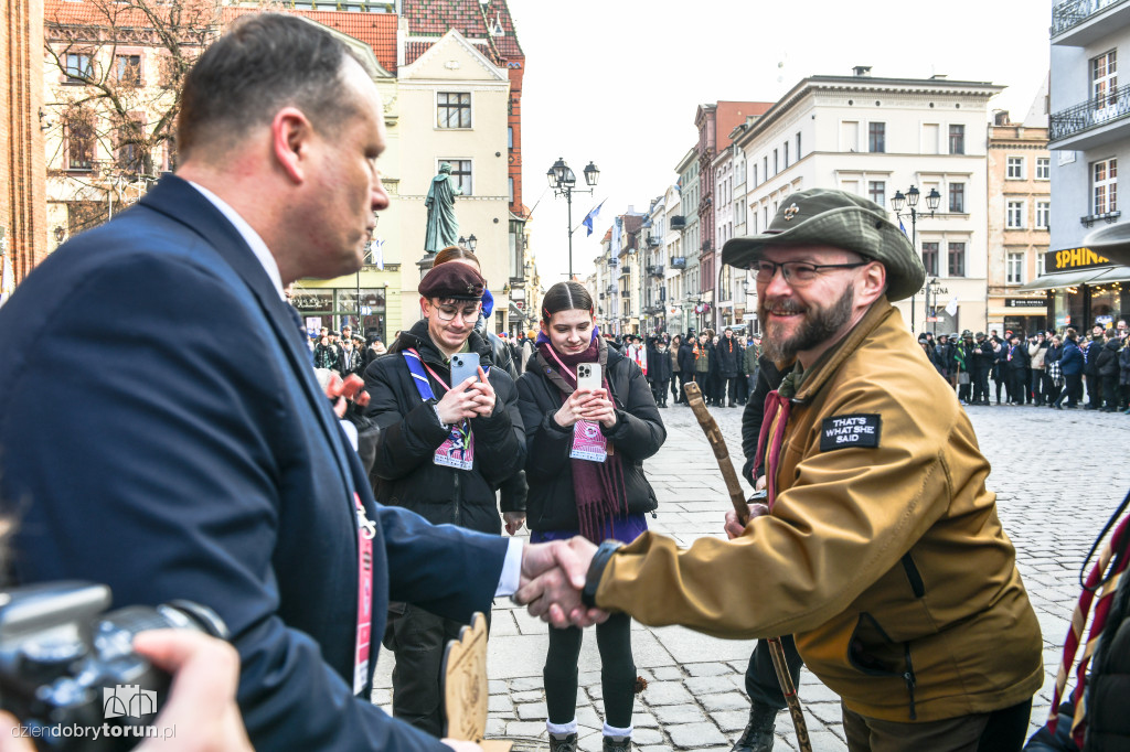 Setki harcerzy na toruńskim rynku