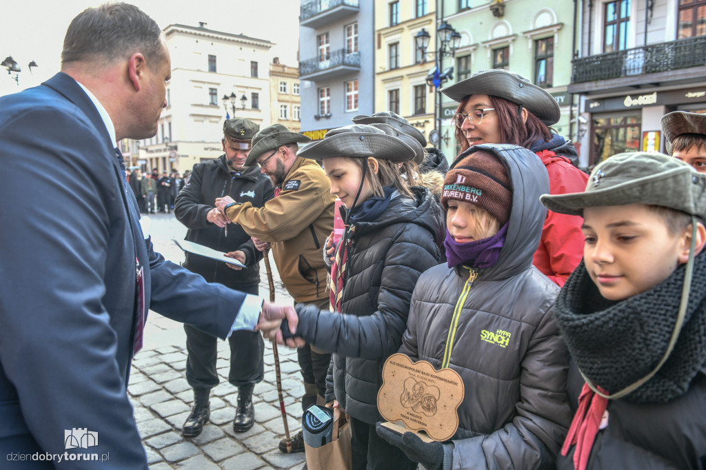 Setki harcerzy na toruńskim rynku