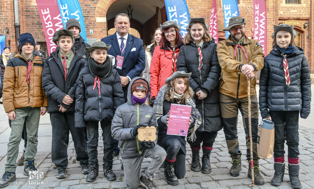 Setki harcerzy na toruńskim rynku