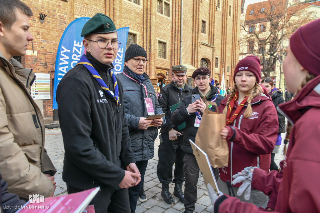 Setki harcerzy na toruńskim rynku