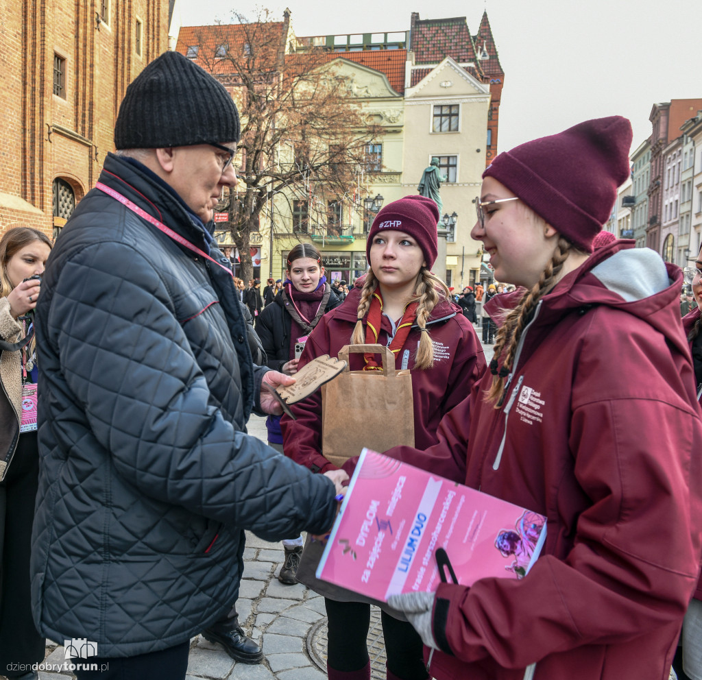 Setki harcerzy na toruńskim rynku