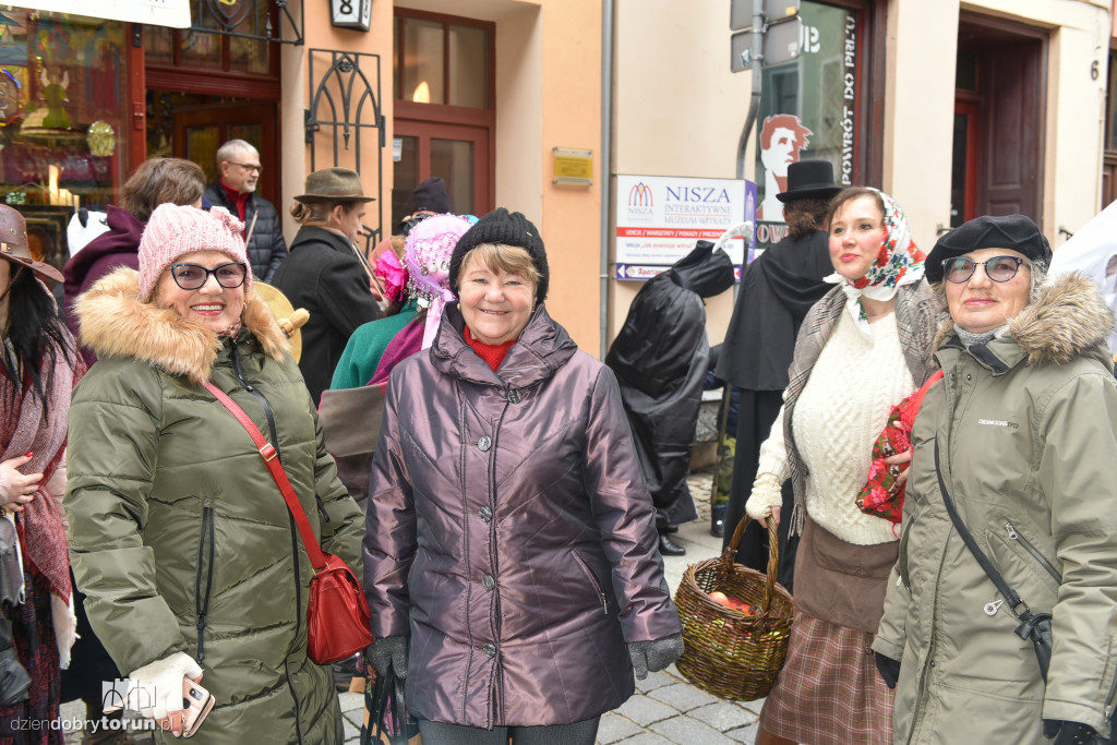 Chodzony z kozą na toruńskiej starówce!