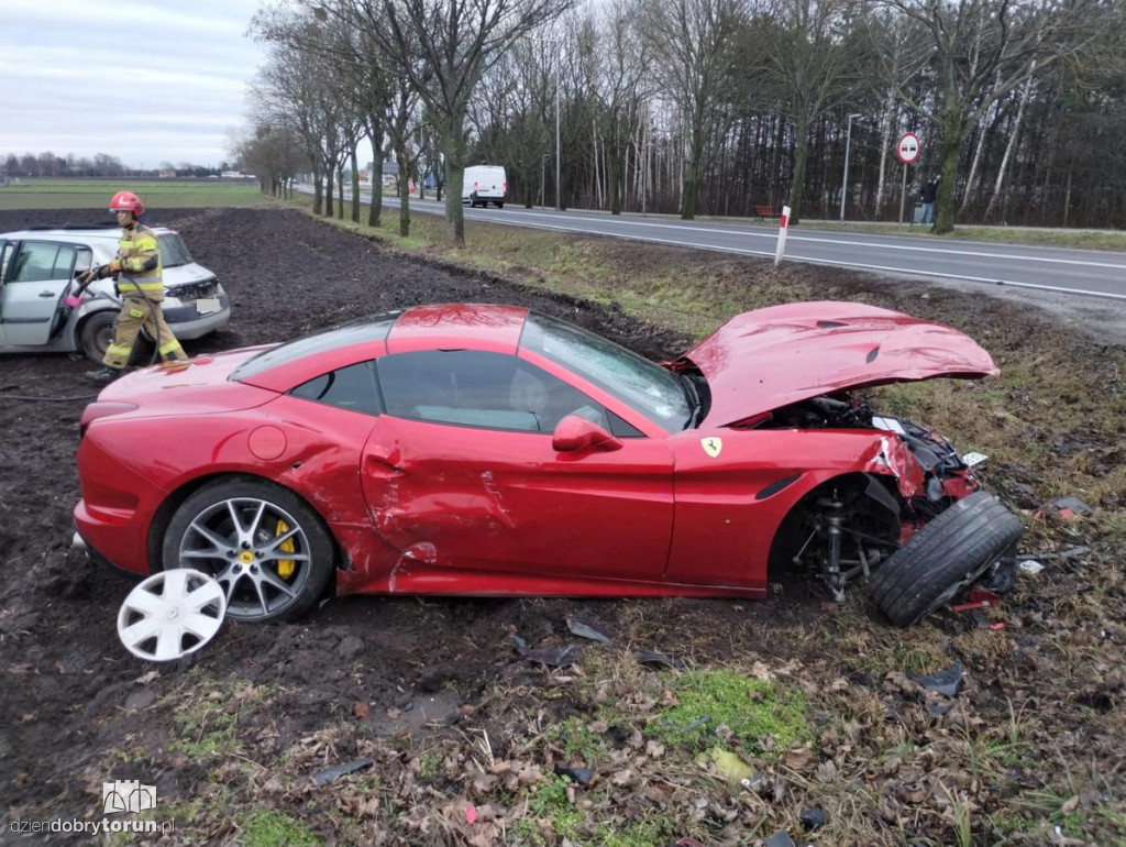 19-latek w renówce skasował ferrari