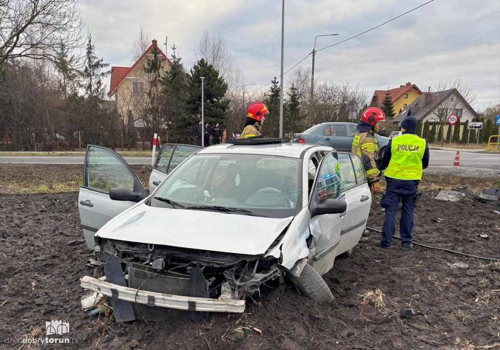 19-latek w renówce skasował ferrari