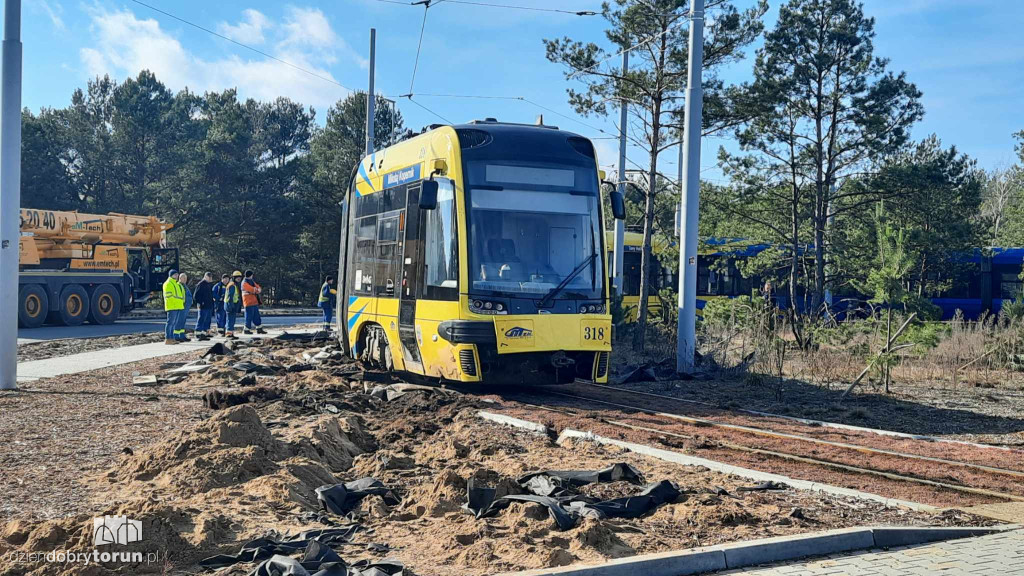 Wykolejony tramwaj w Toruniu