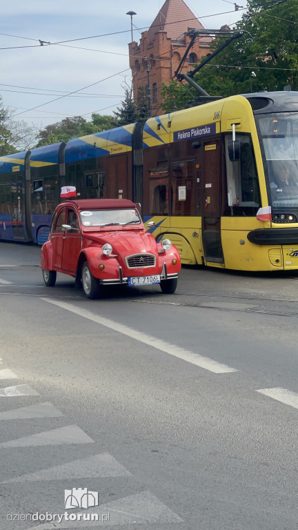 Rajd samochodowy z okazji Święta Flagi