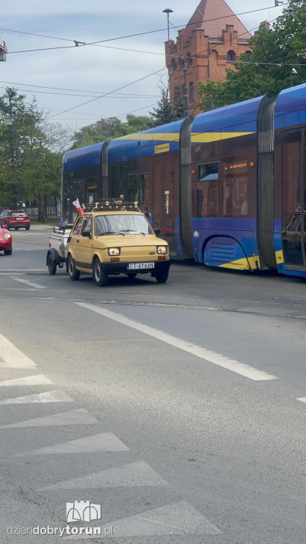 Rajd samochodowy z okazji Święta Flagi
