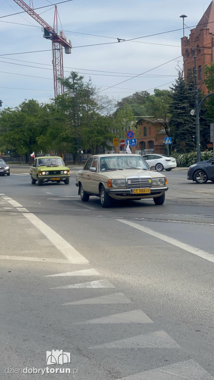 Rajd samochodowy z okazji Święta Flagi