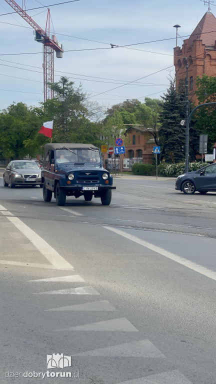 Rajd samochodowy z okazji Święta Flagi