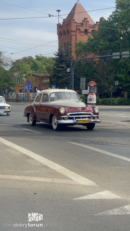 Rajd samochodowy z okazji Święta Flagi