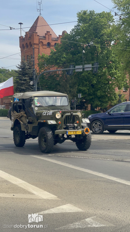 Rajd samochodowy z okazji Święta Flagi