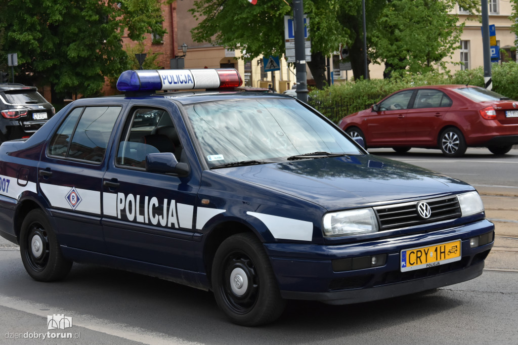 Rajd samochodowy z okazji Święta Flagi