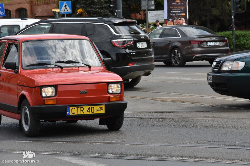 Rajd samochodowy z okazji Święta Flagi