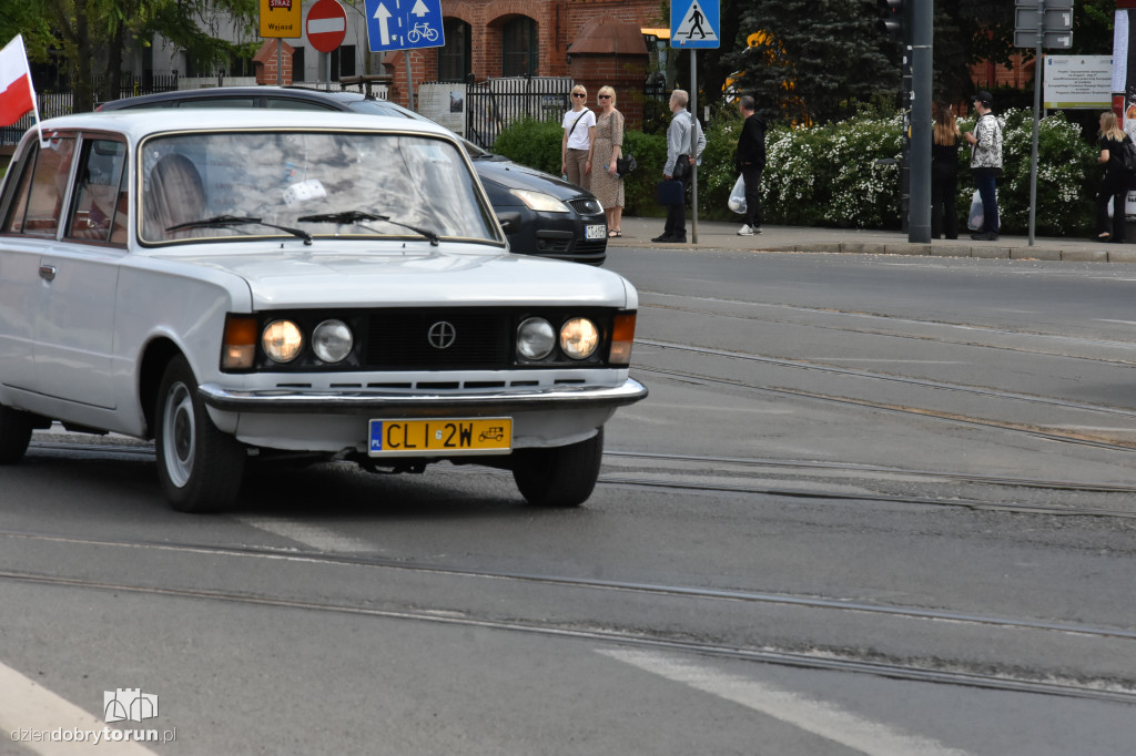 Rajd samochodowy z okazji Święta Flagi