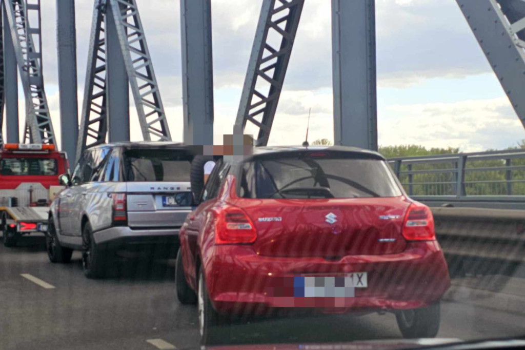 Kolizja na moście Piłsudskiego w Toruniu