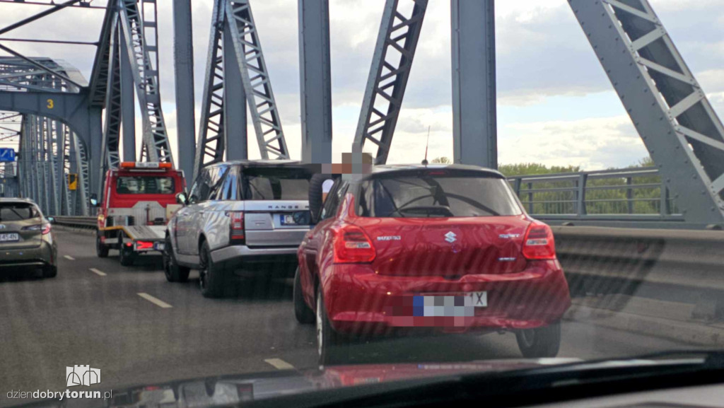 Kolizja na moście Piłsudskiego w Toruniu