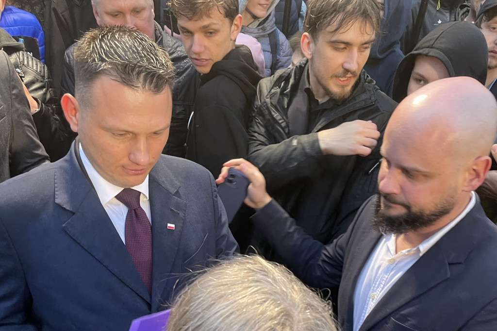 Sławomir Mentzen pozował do zdjęć w Toruniu