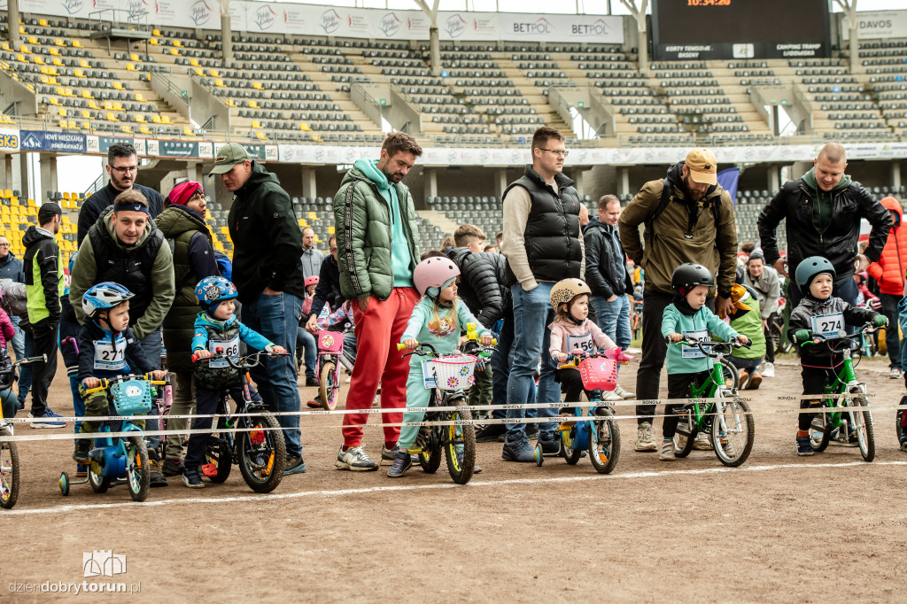 Zawody rowerkowe w Motoarenie