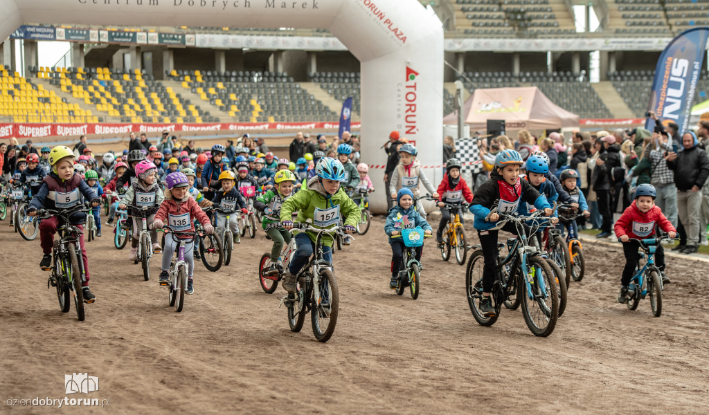 Zawody rowerkowe w Motoarenie