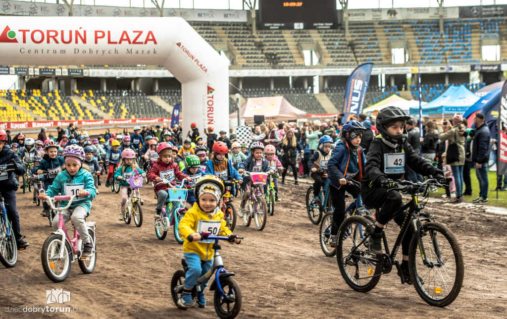 Zawody rowerkowe w Motoarenie
