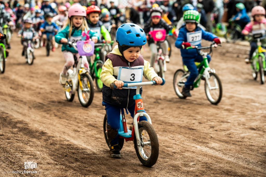 Zawody rowerkowe w Motoarenie