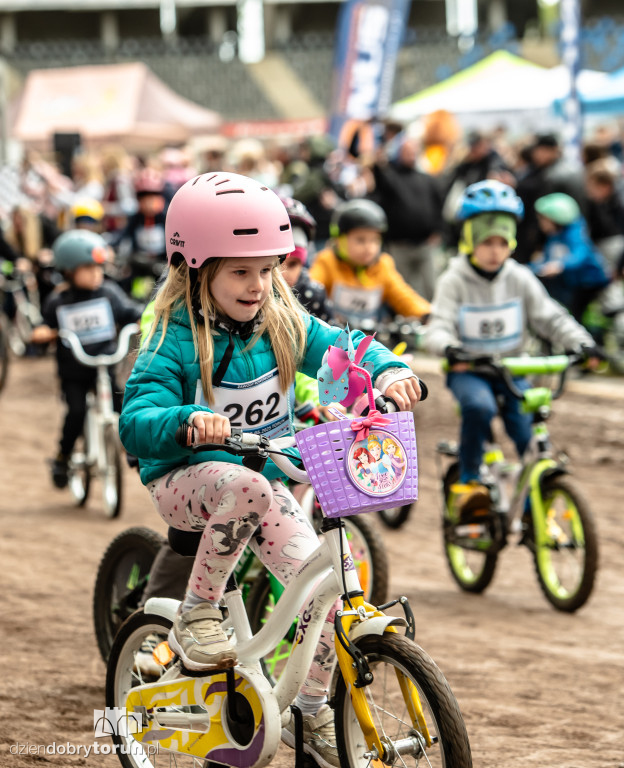 Zawody rowerkowe w Motoarenie
