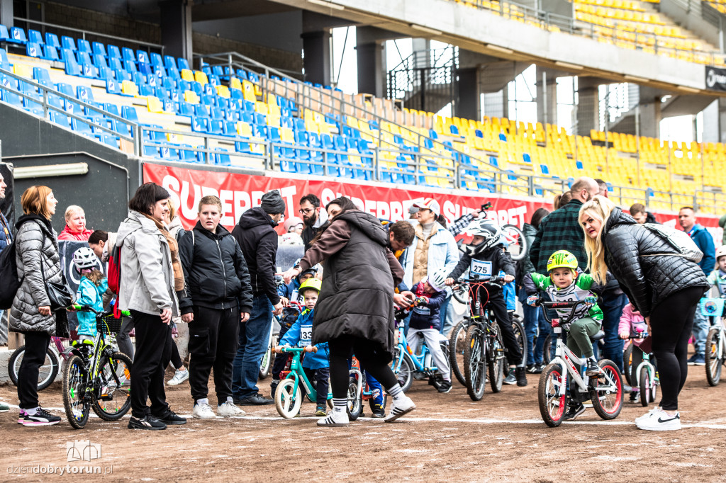 Zawody rowerkowe w Motoarenie