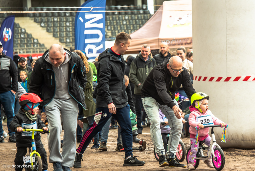 Zawody rowerkowe w Motoarenie