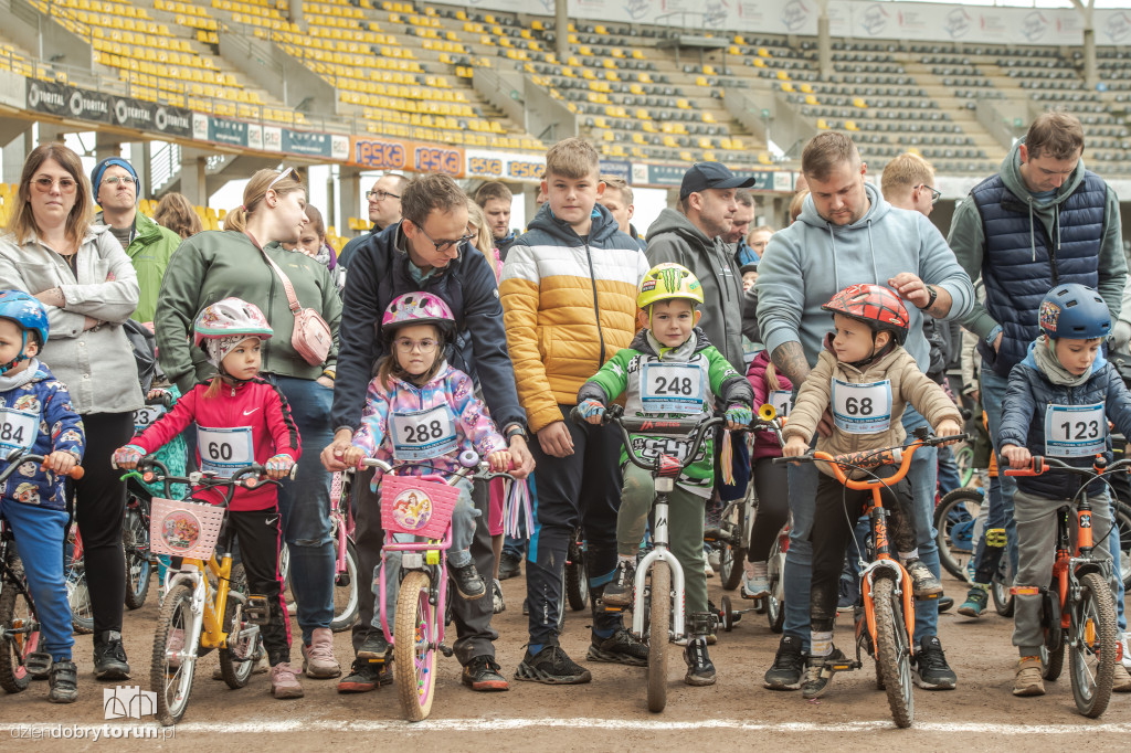 Zawody rowerkowe w Motoarenie