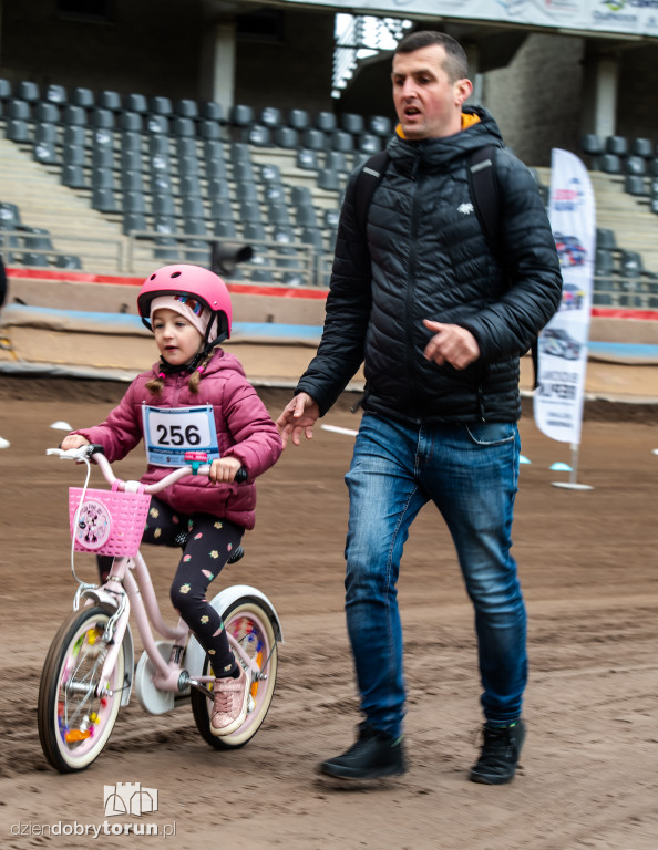 Zawody rowerkowe w Motoarenie