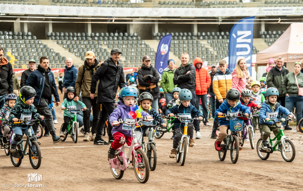 Zawody rowerkowe w Motoarenie