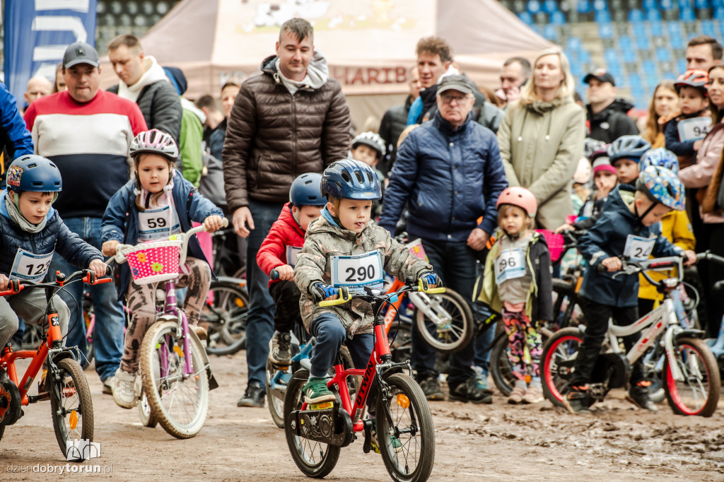 Zawody rowerkowe w Motoarenie