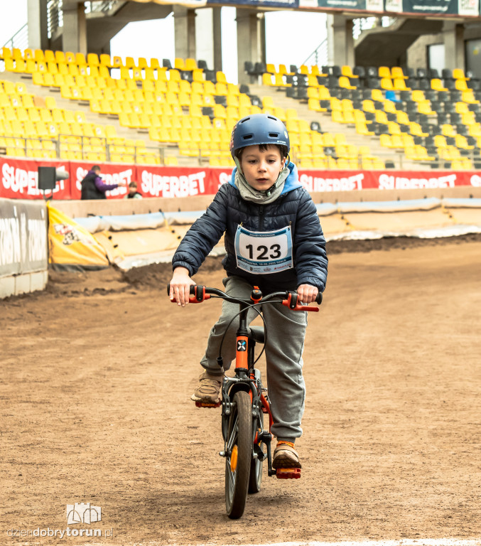 Zawody rowerkowe w Motoarenie