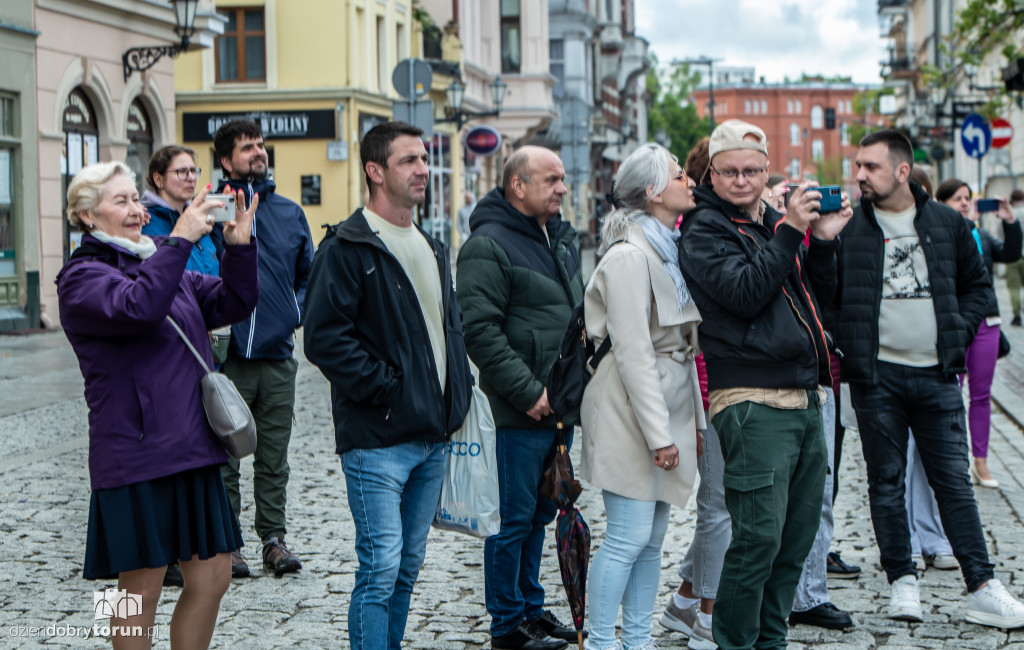 Szkocka orkiestra na ulicach Torunia