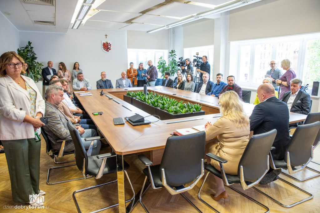Podpisanie umowy na nowe autobusy