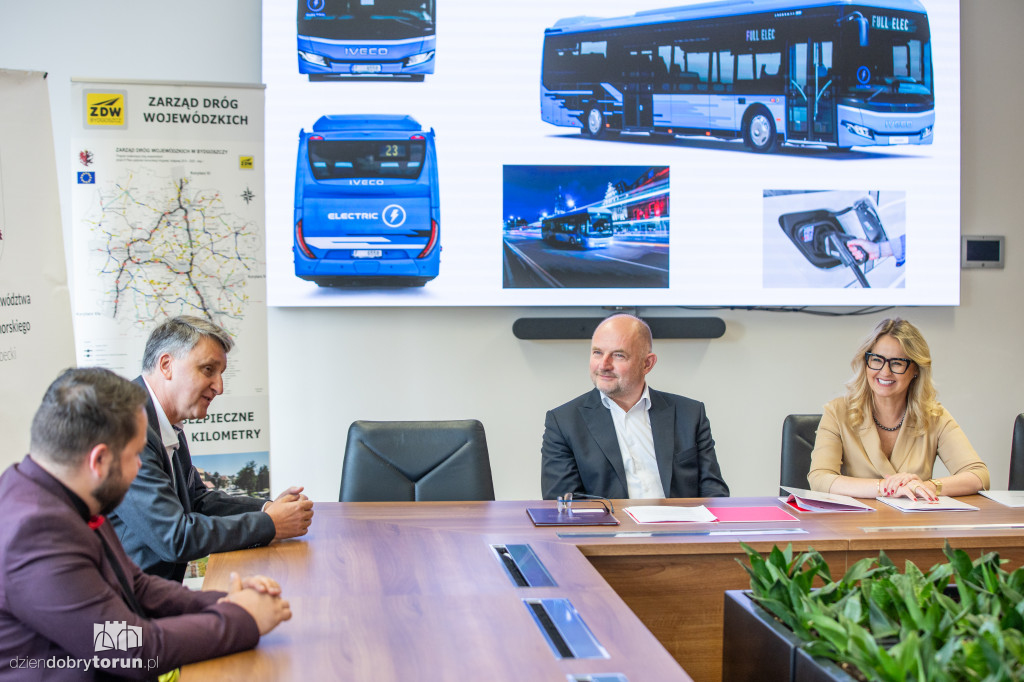 Podpisanie umowy na nowe autobusy