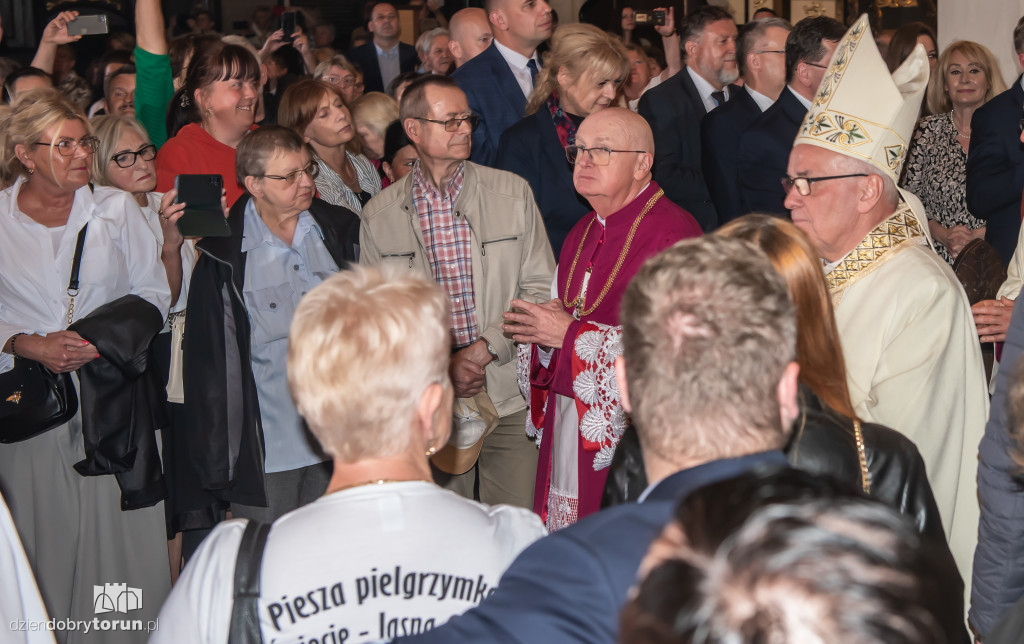 Ingres Biskupa Arkadiusza Okroja w Katedrze