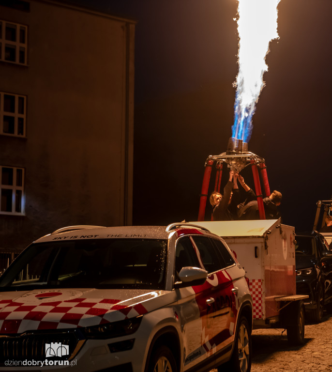 Pokaz balonowych palenisk w Toruniu