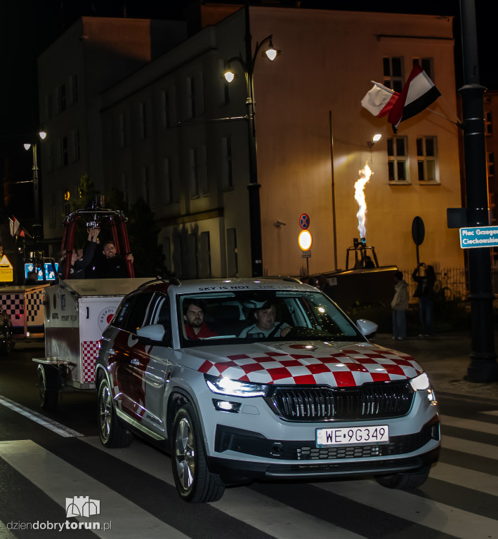 Pokaz balonowych palenisk w Toruniu