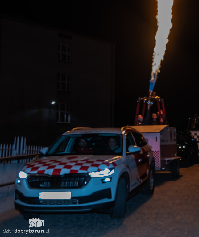 Pokaz balonowych palenisk w Toruniu