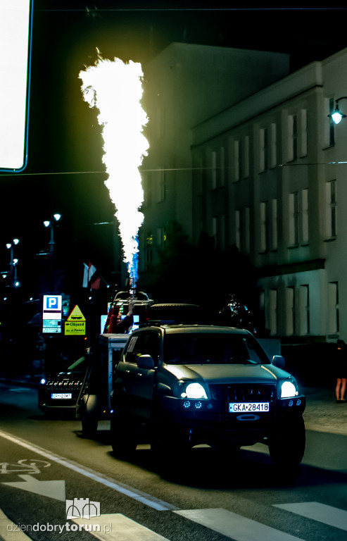 Pokaz balonowych palenisk w Toruniu