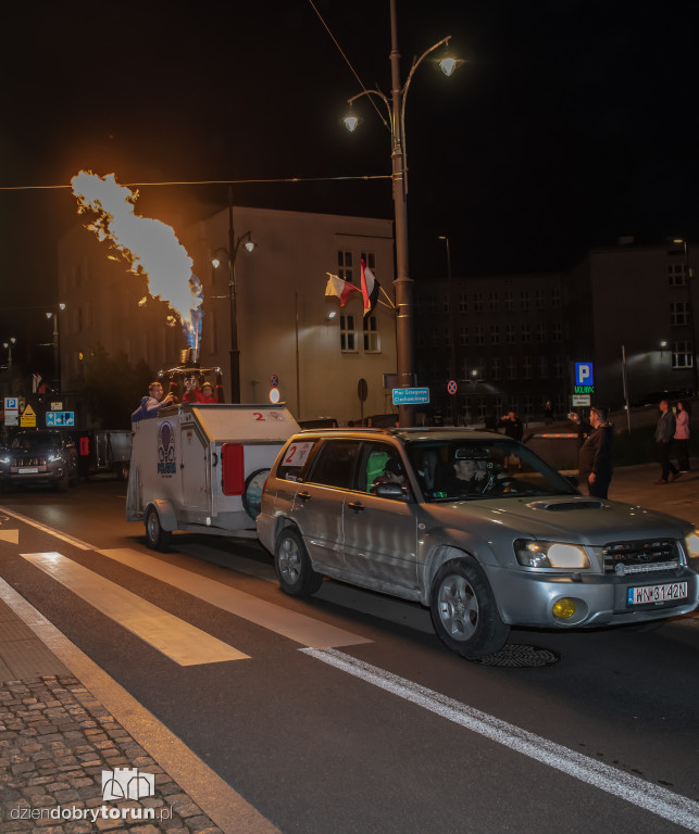 Pokaz balonowych palenisk w Toruniu