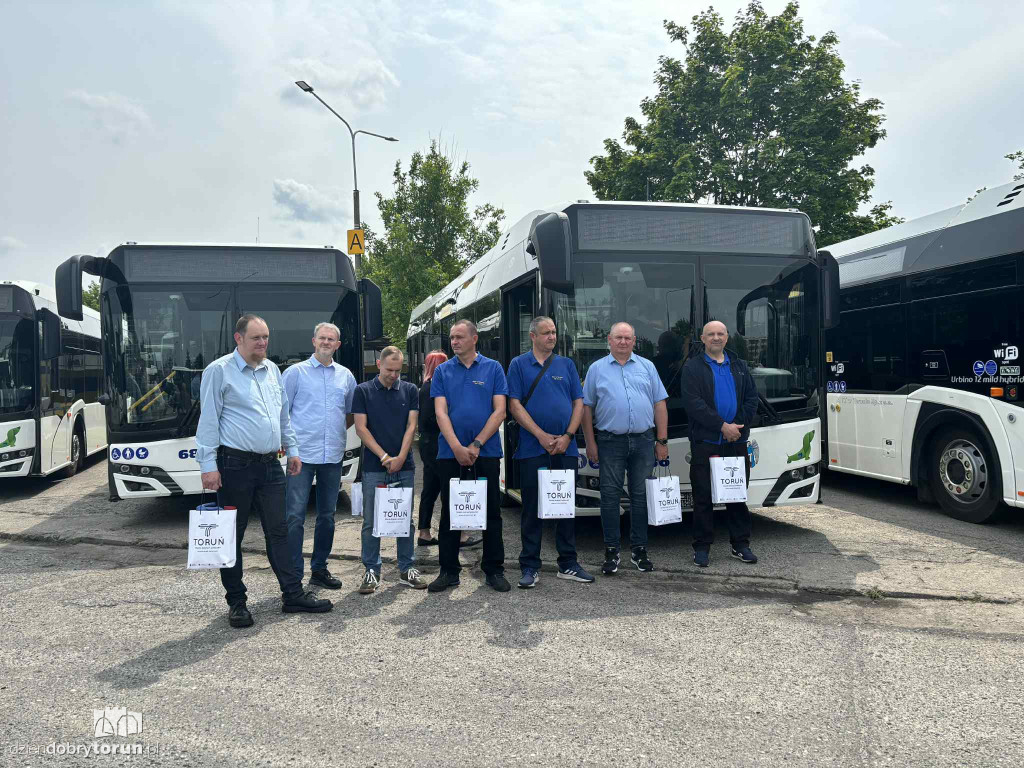 Nowe autobusy hybrydowe